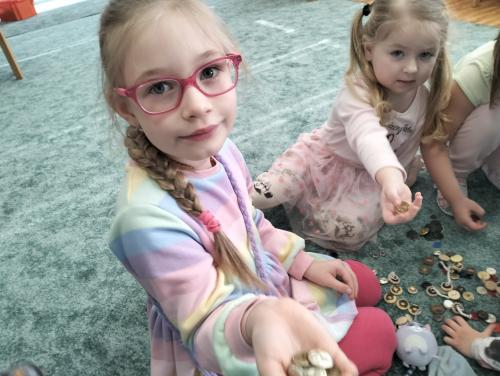 Žabičky - Hry s knoflíky