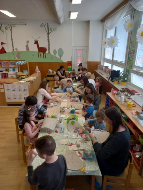 Koťátka - Zajíček a slepička přinesli nám vajíčka